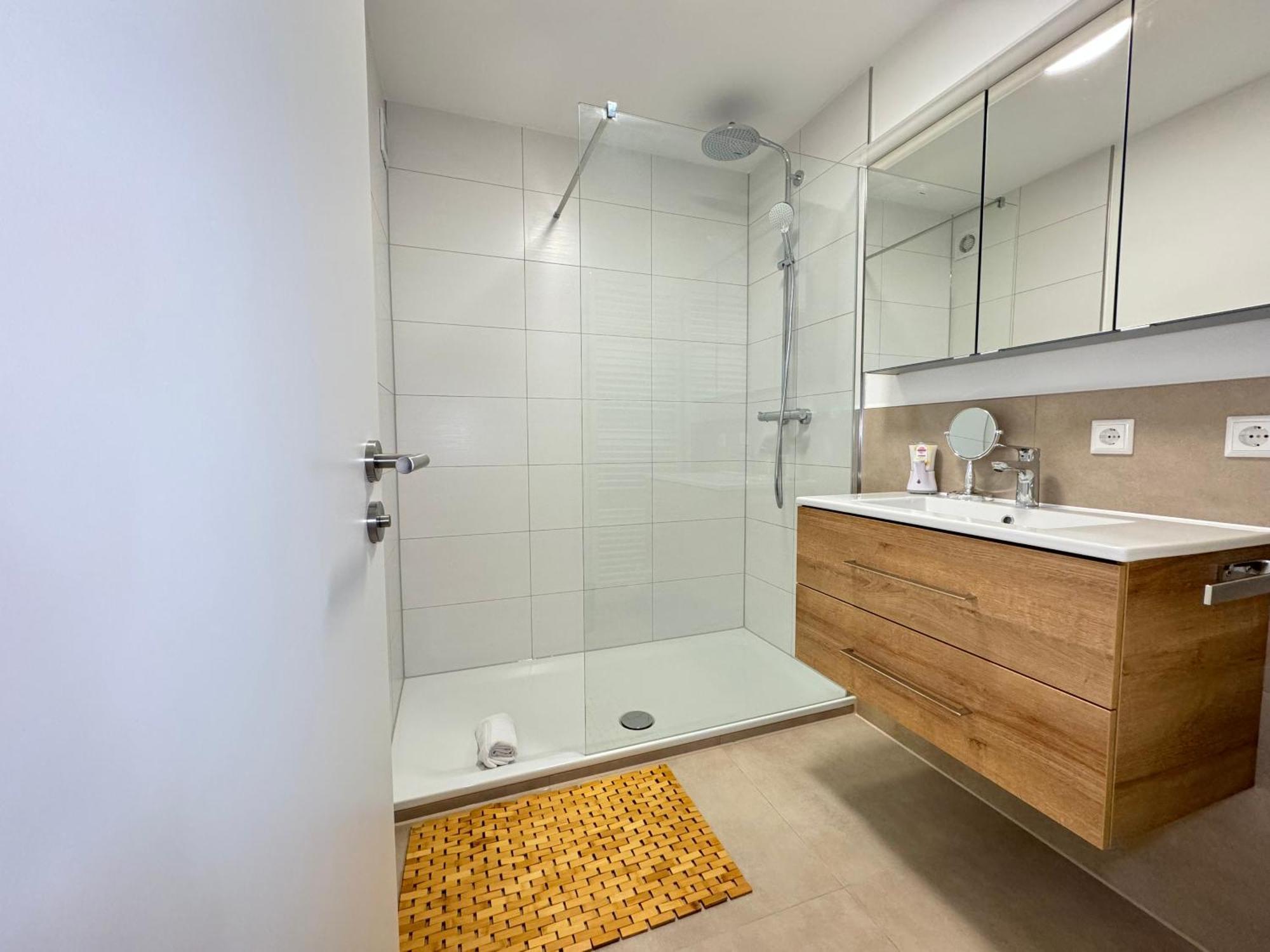 3 Zimmer Apartment, 90 Qm, Ruhig Und Zentrumsnah, Max 6 Pers, 15 Qm Balkon , Private Garage, Internet 1000 Mbit Sindelfingen Exterior foto